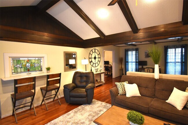 Foto del edificio - 8011 Meadowvale Dr