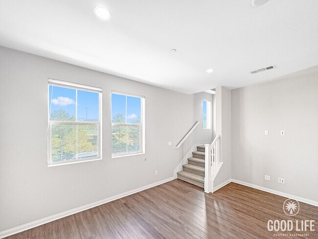 Foto del edificio - Beautiful 2B/2.5BA Townhouse. NEWER CONSTR...