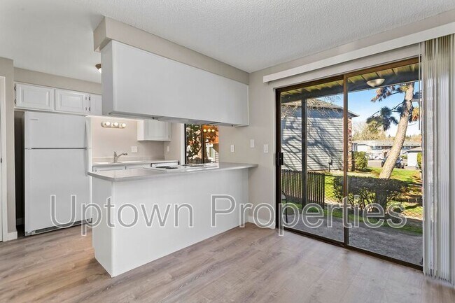 Building Photo - 5660 SW 180th Ave