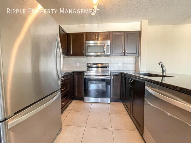 Photo du bâtiment - Modern 2 Beds, 2 Baths Apartment/Condo | 2...