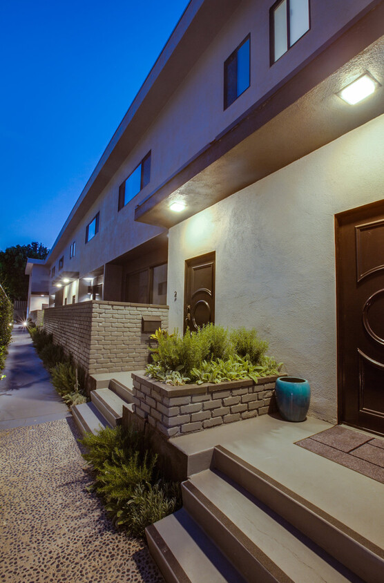 Foto del edificio - 1823 N Fuller Ave