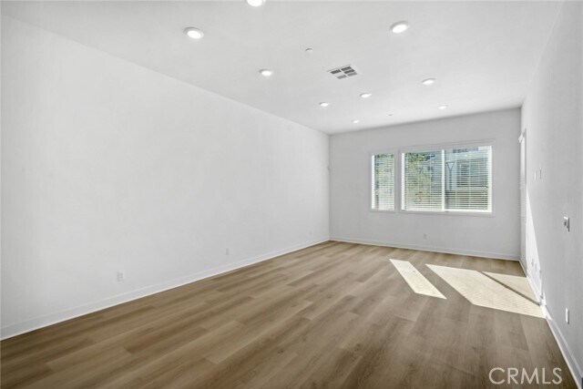 Building Photo - 323 Baluster
