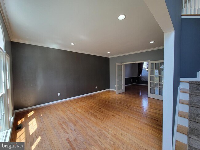 Building Photo - 31 Augusta Dr