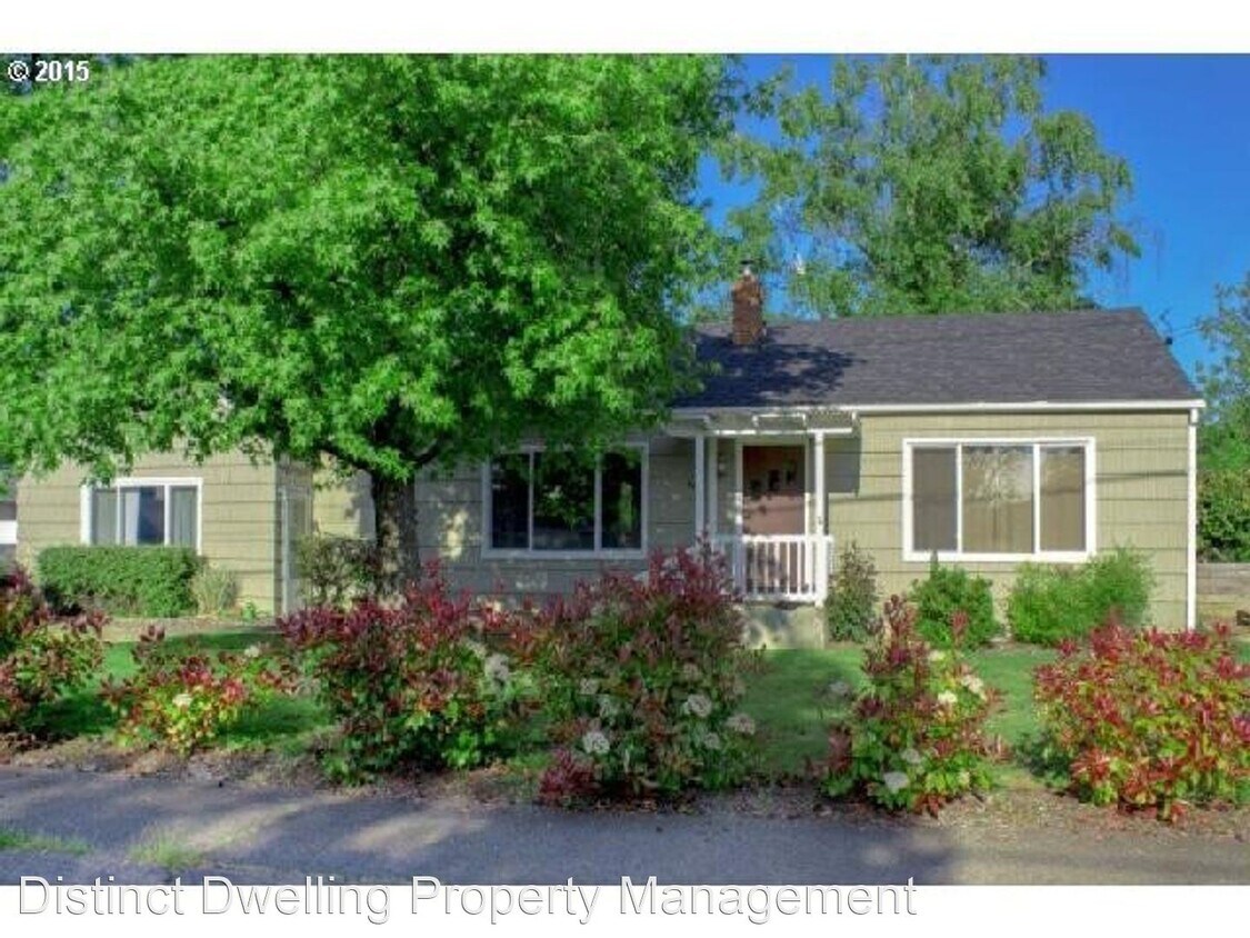 3 br, 2 bath House 461 W Broccoli House Rental in Roseburg, OR