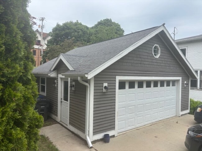 Building Photo - 1105 N 6th St
