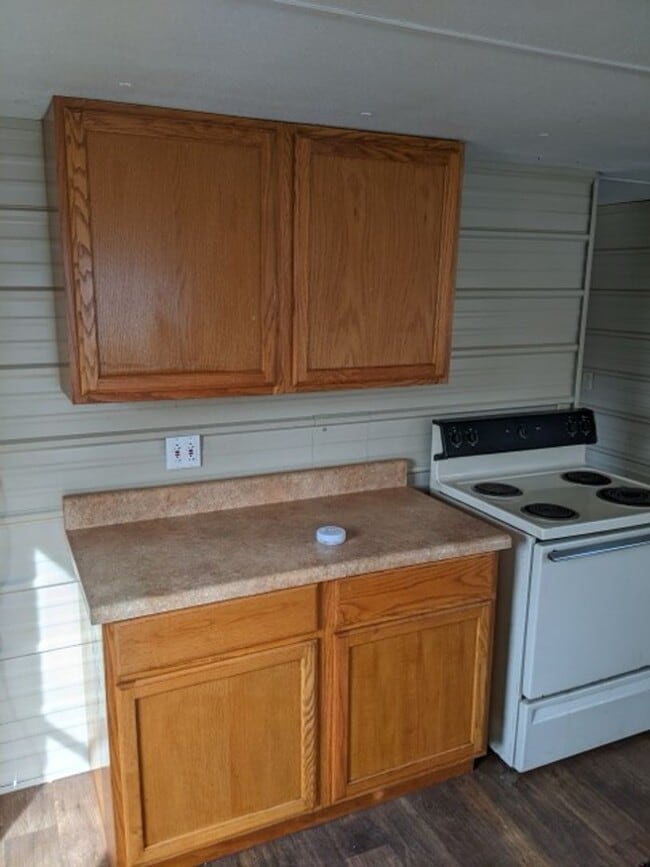 Building Photo - Come take a look at this 2-bedroom 1-bathroom in New Blaine.