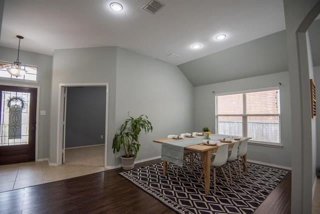 Building Photo - 809 Hardwood Dr