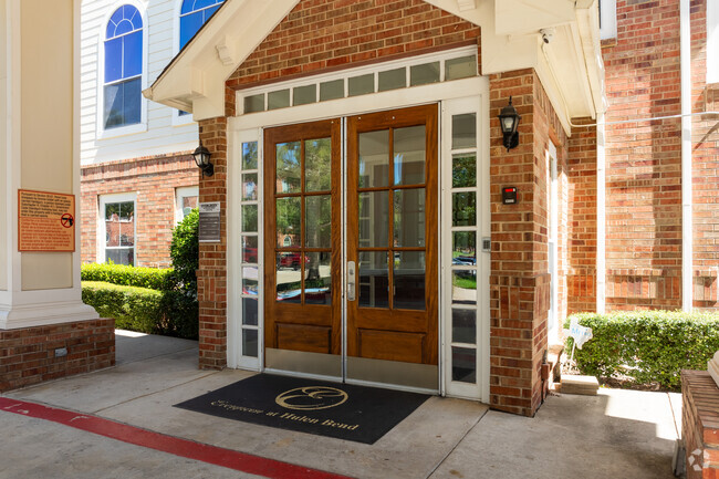 Entrada a la oficina de arrendamiento - Senior Living-Evergreen At Hulen Bend