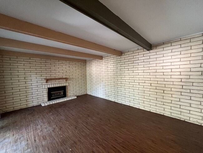 Building Photo - 3 Bedroom Condo in Cinnimon Courtyards