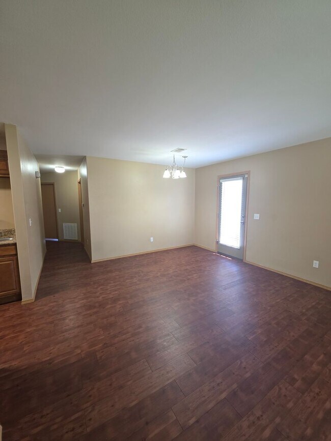 Foto del edificio - 824 W 13th St