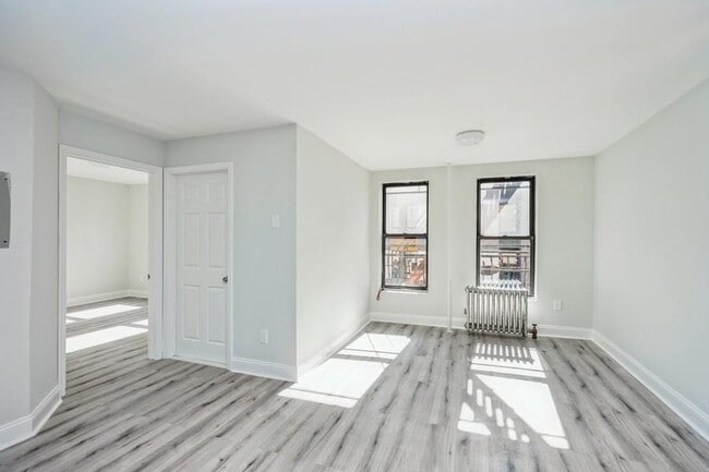 Building Photo - 269 Varick St