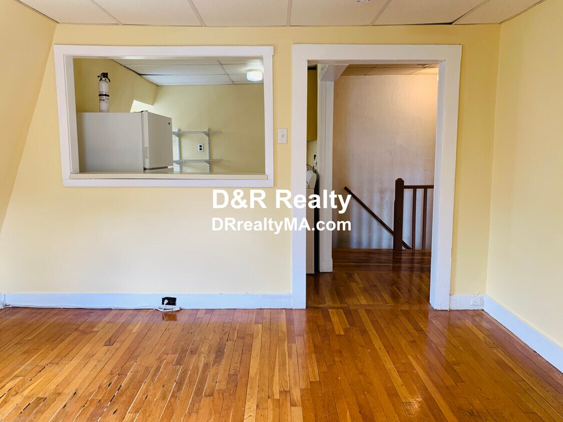 Primary Photo - 35 Inman St