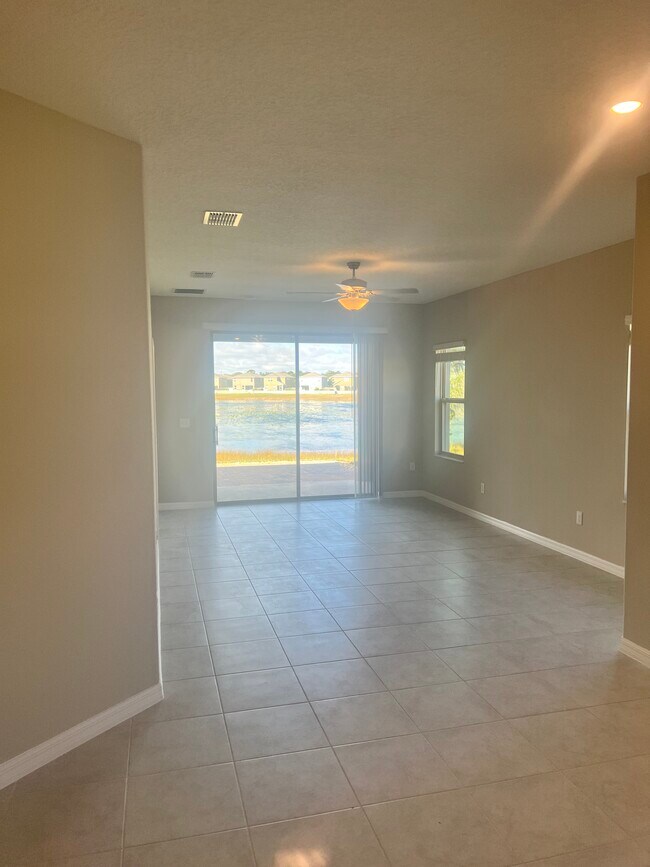 Building Photo - 14079 Weddington Ter