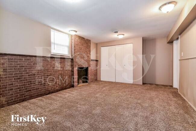 Building Photo - 1615 Derhake Rd