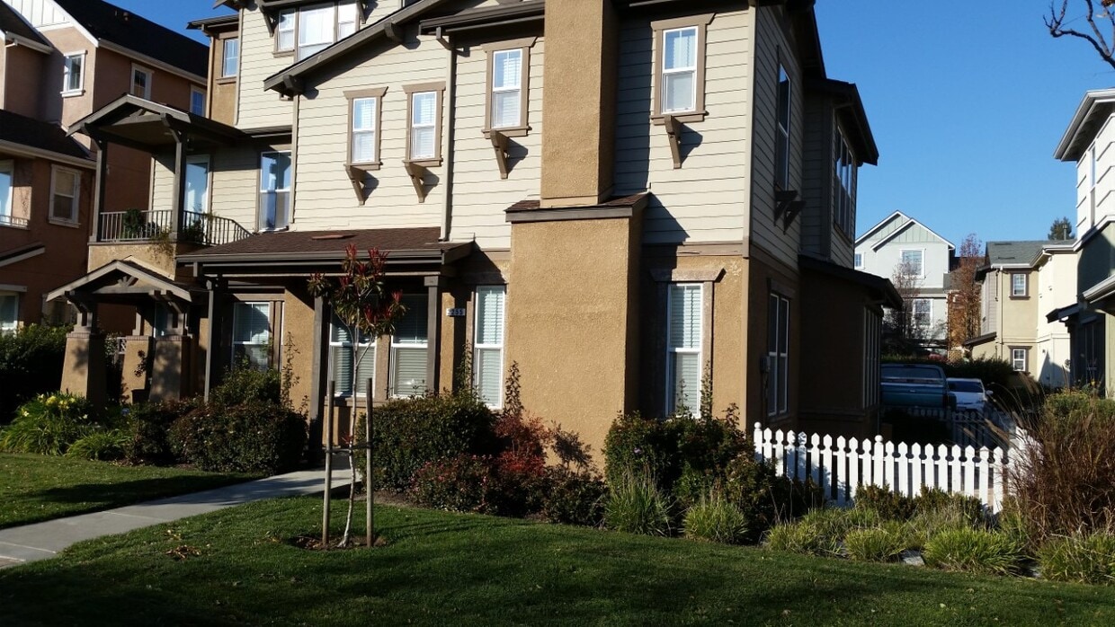 2255 Alysheba Ct, Napa, CA 94559 Townhome Rentals in Napa CA
