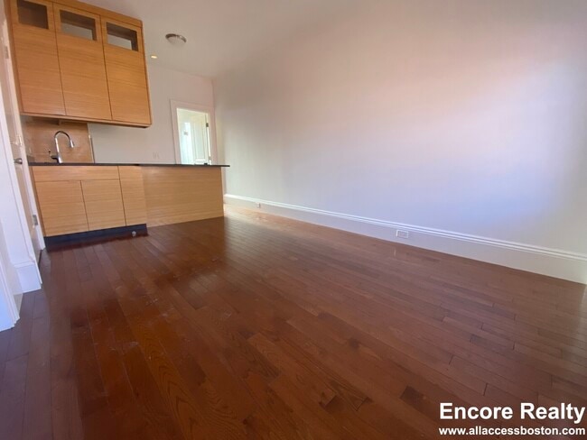 Building Photo - 98 Myrtle St