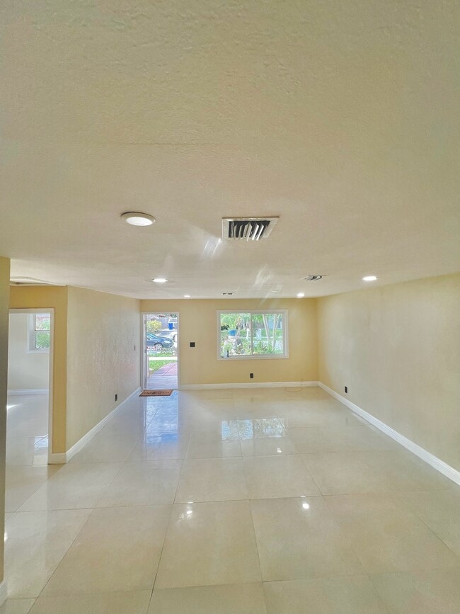Building Photo - 7021 SW 19th Mnr