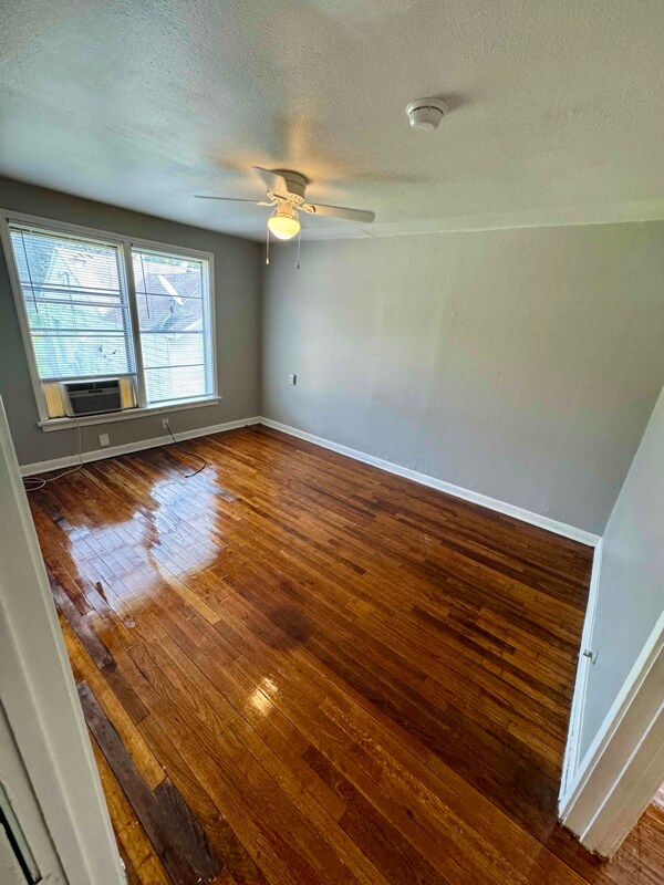 Foto del edificio - 4265 Woodlawn St