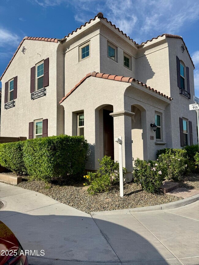 Foto del edificio - 938 E Danbury Dr