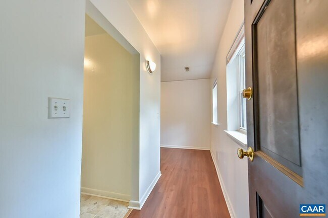 Building Photo - 1709 Jefferson Park Ave