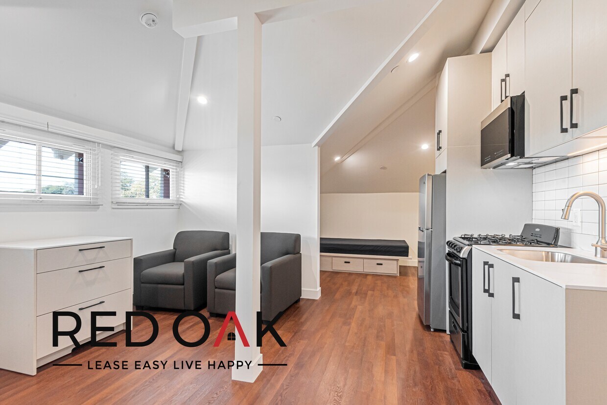Foto principal - ~2 Months FREE~ Bask in Comfort in this Tw...