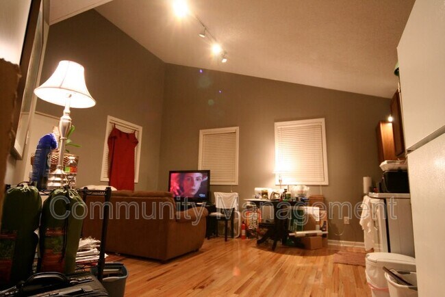 Foto del edificio - 629 Park Blvd