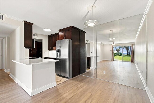 Foto del edificio - 3325 Bayshore Blvd