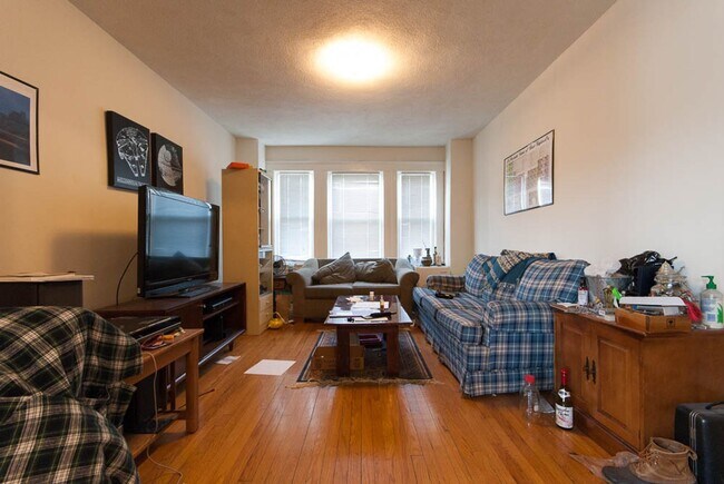 Building Photo - NO FEE!!  GREAT DEAL!!!!  2 BED ALONG THE B-LINE AVAILABLE JUNE 1ST!