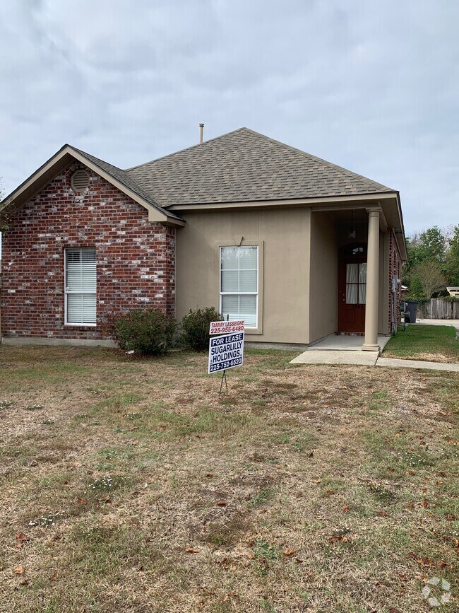 Lake Beau Pre' Townhomes Apartments under 2,500 Baton Rouge, LA 1