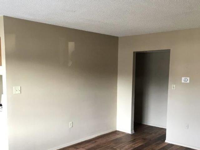 Building Photo - Ivy Green Commons, LLC