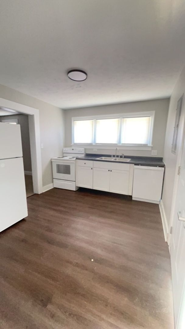 Foto del edificio - 1333 E Main St