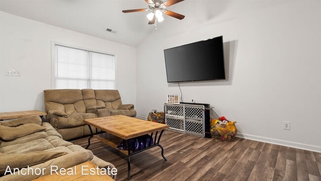 Building Photo - 3 br, 2 bath House - 1216 Huff Drive