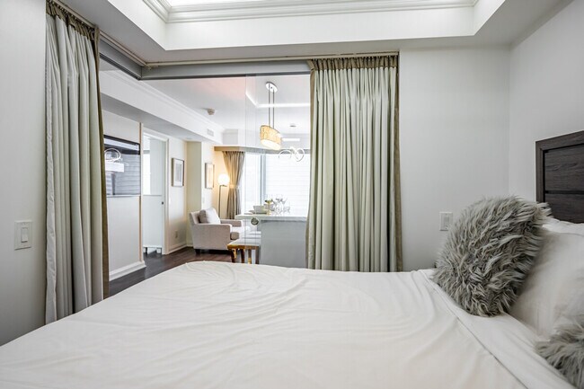 Photo du bâtiment - 155 Yorkville Ave