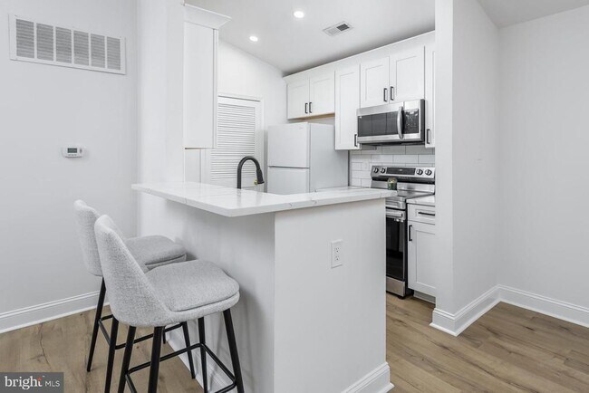 Building Photo - 56 Crestmont Dr