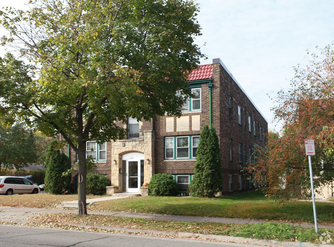 Building Photo - 3848 Cedar Ave S