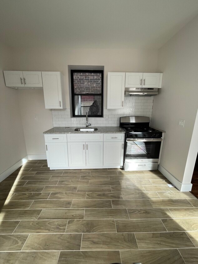 Unit 3R - 206 Bayview Ave