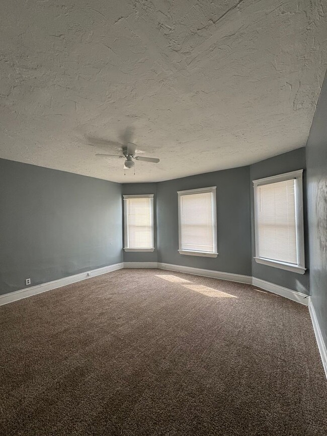 Building Photo - 3821 E 55th St