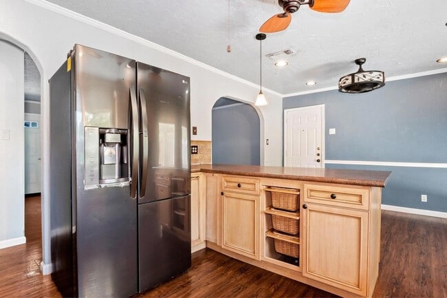 Building Photo - 1105 Inland Greens