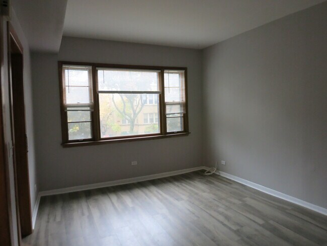 Building Photo - 4310 N Francisco Ave