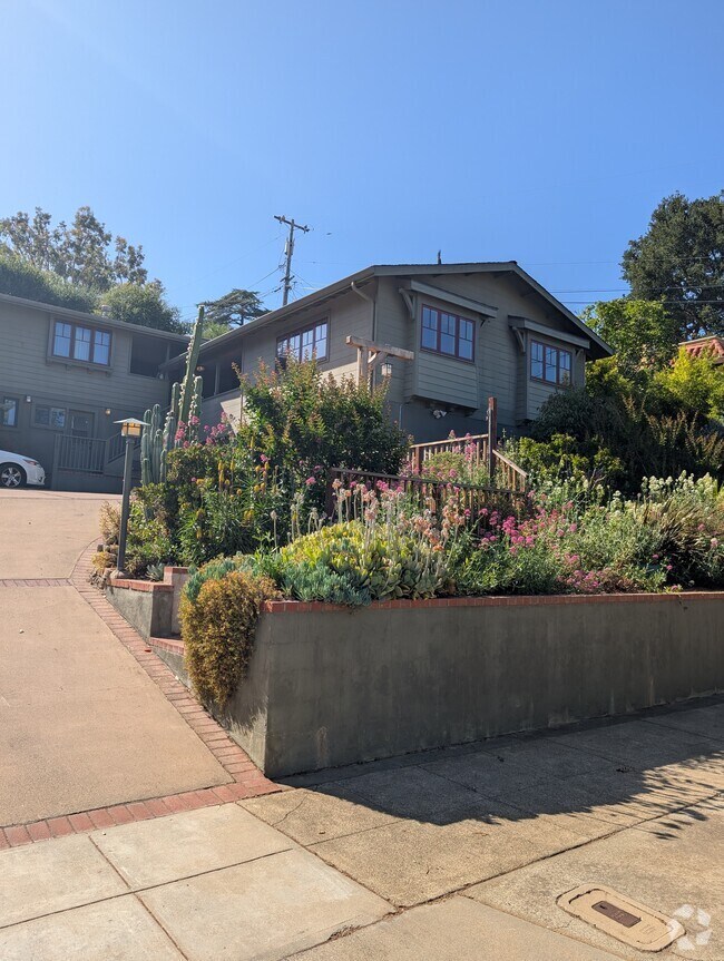 Building Photo - 529 San Benito Ave