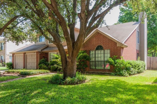 Building Photo - 2045 Wedgewood Dr