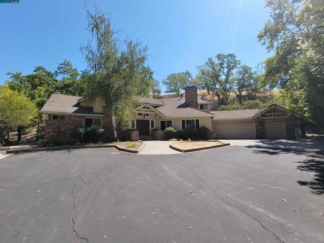 Foto del edificio - 104 Hickory Ct
