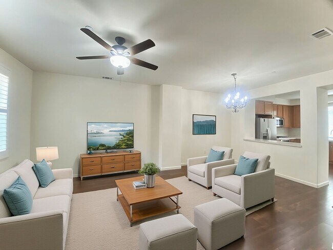 Foto del edificio - Beautiful 3-Bedroom Townhome in Private Ga...