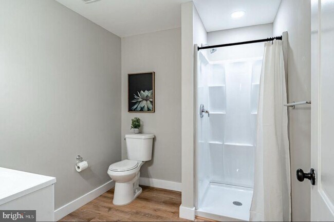 Foto del edificio - 221 W 6th St