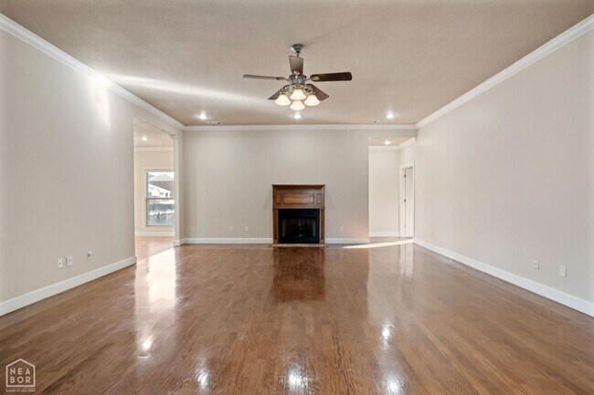 Foto del edificio - 4801 Lochmoor Cir