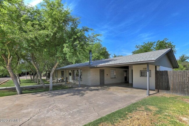 Building Photo - 1428 S Oakley Pl