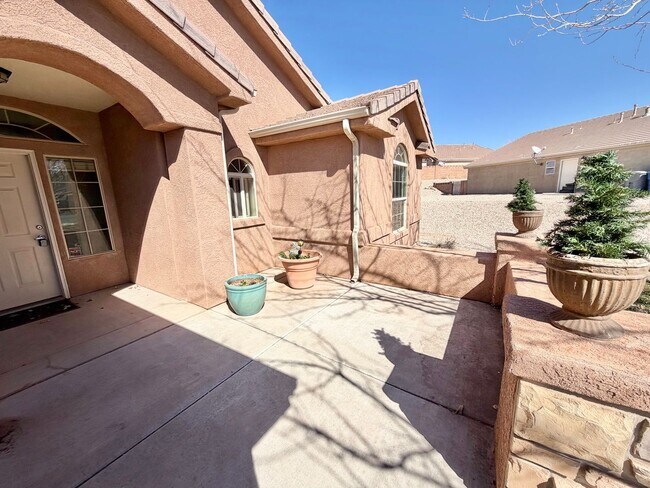 Foto del edificio - Charming 3 Bed 2 Bath + DEN/OFFICE Area!