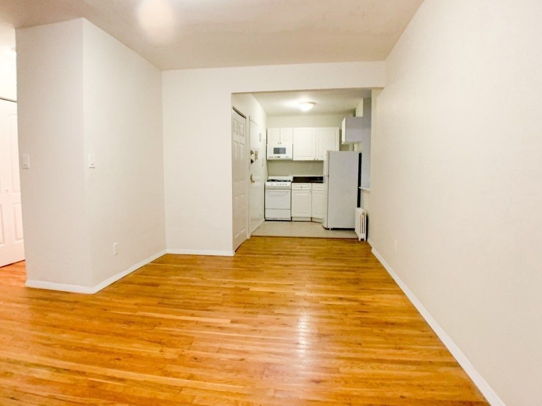 Primary Photo - 953 Amsterdam Ave