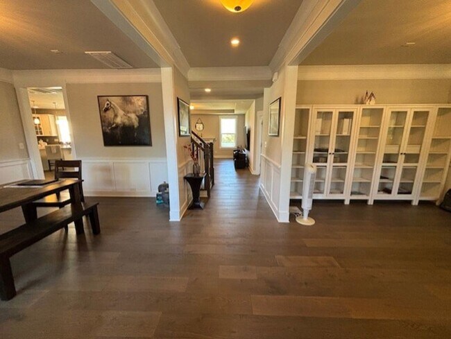 Foto del edificio - Stunning 5 Bed/4 Bath Home - Water View - ...