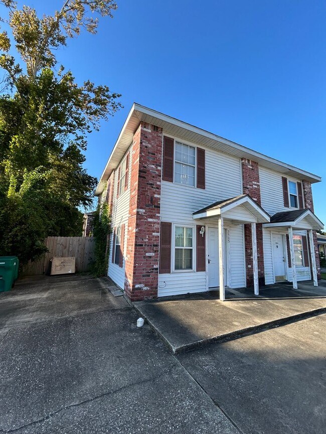 Foto del edificio - Apartment For Rent In Maplewood